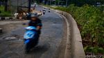 Pelan-pelan, Jalan Lebak Bulus Raya Jaksel Rusak hingga Berlubang