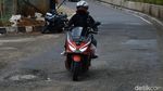 Pelan-pelan, Jalan Lebak Bulus Raya Jaksel Rusak hingga Berlubang