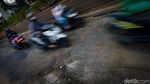 Pelan-pelan, Jalan Lebak Bulus Raya Jaksel Rusak hingga Berlubang