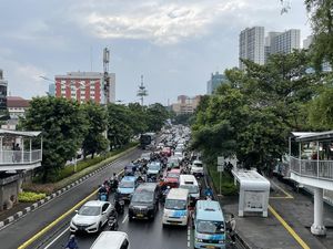 Penampakan Lalin Macet di Jalan Salemba Jakpus Pagi Ini