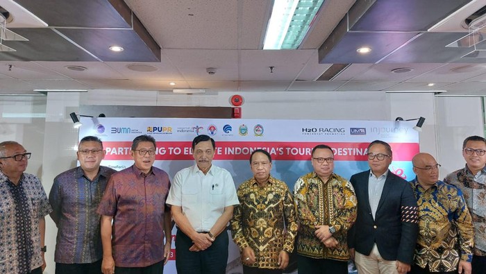 Penandatanganan Berita Acara Kesepakatan Kerja Sama Kemitraan F1 Powerboat Danau Toba