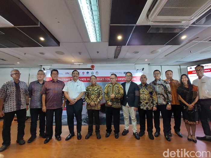 Penandatanganan Kesepakatan Kerja Sama Kemitraan F1 Powerboat Danau Toba di Jakarta, Kamis (2/2/2023).