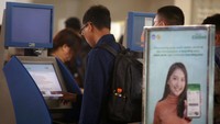 Menurut Badan Pusat Statistik (BPS) selama Januari hingga Desember 2022 jumlah penumpang angkutan udara domestik sebanyak 52,6 juta orang dan jumlah penumpang internasional sebanyak 7,1 juta orang, masing-masing naik sebesar 74,81 persen dan 1.030,86 persen dibanding periode yang sama tahun 2021.