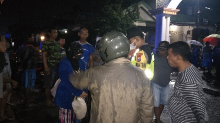 Perempuan di Magertan diamanakan polisi karena diduga warga penculik anak