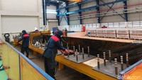 Dengan hadirnya pabrik ini, pembangunan infrastruktur dalam negeri tak perlu lagi impor LRB dari luar. Dynamic test pun tak perlu lagi dilakukan jauh-jauh ke Singapura. Selain meningkatkan penggunaan produk dalam negeri, pembangunan pun bisa lebih hemat 15%.  