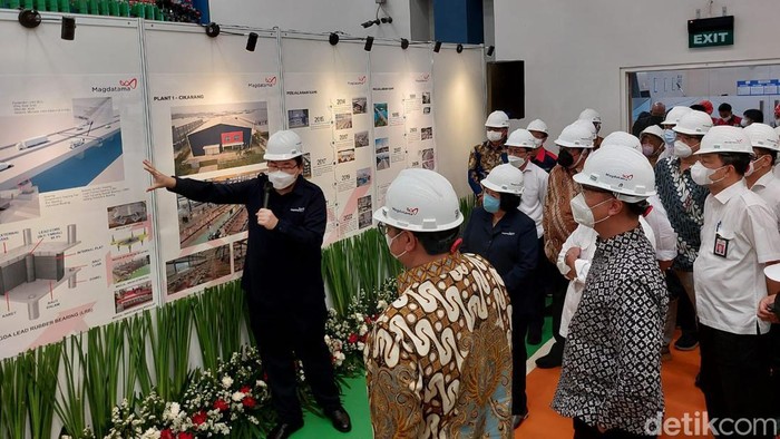 Pernah Lihat Alat Peredam Gempa di Tol-LRT Jabodebek? Ini Wujudnya Pabrik Lead Rubber Bearing (LRB) milik PT Magdatama Multi Industri (Magdatama) baru saja diresmikan pemerintah pada Senin (30/01/2023). Pabrik ini memproduksi komponen 'antigempa' untuk proyek Light Rail Train (LRT) Jabodebek hingga jalan tol.