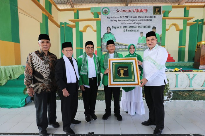 Plt Ketum PPP ke Dayah Modern Tgk Chiek Oemar Diyan