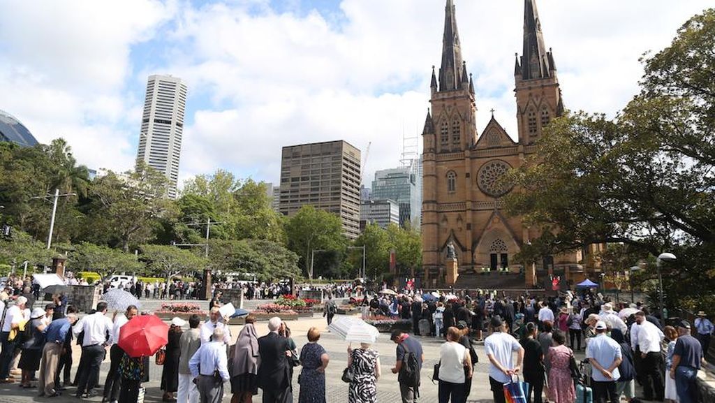 Polisi Menengahi Bentrokan Saat Pemakaman Kardinal George Pell di Sydney