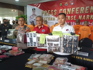 Polisi Bongkar Tempat Produksi Ganja Sintetis di Jaksel, 13 Orang Ditangkap