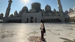 Kemegahan Masjid Agung Sheikh Zayed yang Dikunjungi Jennie Blackpink
