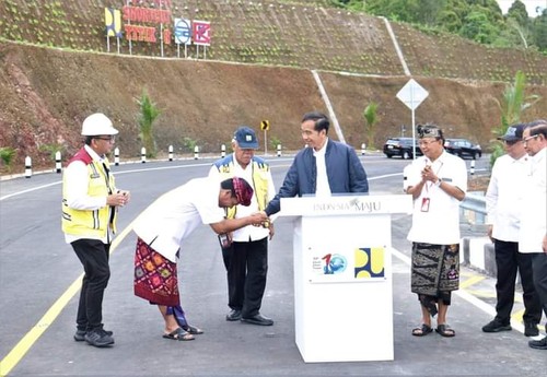 Presiden Joko Widodo saat berkunjung ke Buleleng meresmikan shortcut singaraja mengwitani, kamis (2/2/2023). (IST)