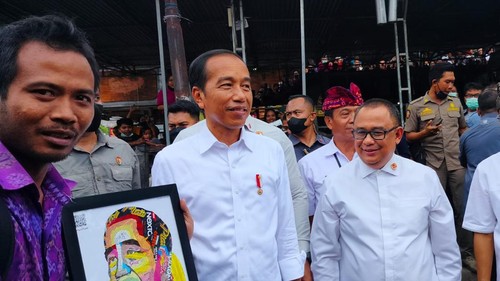 Presiden Joko Widodo saat mengunjungi Pasar Anyar Singaraja, Buleleng, Bali, Kamis (2/2/2023). (Foto: Istimewa)