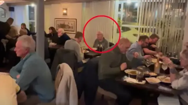Mirip Pria yang Sudah Meninggal, Pelanggan Restoran Ini Bikin Gempar