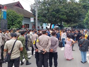 Puluhan Kafe Tuak di Lombok Barat Ditutup, Pemilik Demo