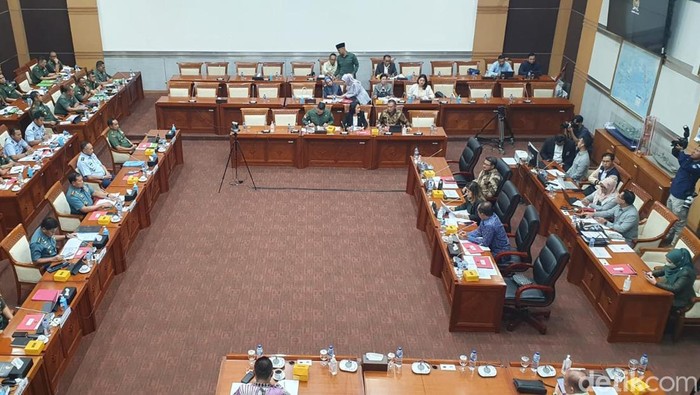Rapat perdana Panglima TNI bersama Komisi I DPR, Kamis (2/2/2023).
