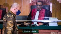 Kasus bermula pada 14 Mei 2022 lalu ketika Polres Bukittinggi melakukan penangkapan peredaran narkotika dan menyita barang bukti jenis sabu seberat 41,387 kg.  