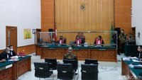 Kemudian, Doddy melaporkan hasil pengungkapan itu kepada Teddy.  