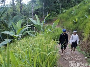 Hitam dan Putih Baduy Sang Penjaga Adat