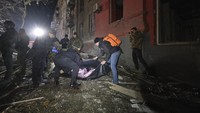 Tiga orang tewas akibat serangan rudal Rusia. Selain itu, serangan rudal juga mengakibatkan 20 orang luka-luka.