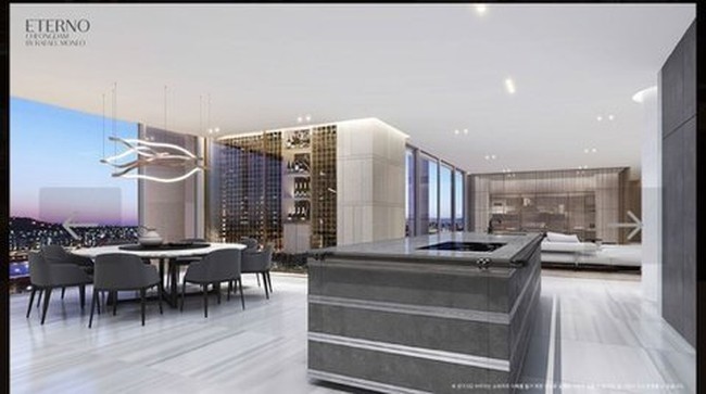 Song Joong Ki dan Katy Louise Saunders akan menjadi tetangga baru IU yang lebih dulu tinggal di komplek Eterno Cheongdam sejak Juni 2021. Foto: Instagram