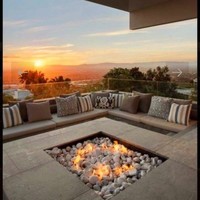 Hunian mewah itu dilengkapi dengan tempat perapian yang menjadi tempat ideal Song Joong Ki dan Katy Louise Saunders berkumpul dengan keluarga. Foto: Instagram