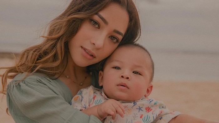 Rutinitas Nikita Willy dan Baby Izz Sebelum Tidur Rutinitas Nikita Willy dan Baby Izz Sebelum Tidur