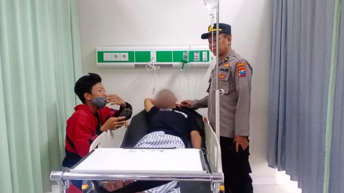 siswa sma dilarikan ke RS setelah tenggak miras campur racun tikus