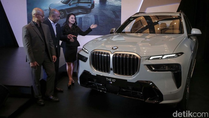 Tampang Sangar BMW The New X7 BMW Group Indonesia mengawali tahun 2023 dengan meluncurkan penyegaran mobil X7 di Jakarta. Begini tampang The New X7 hasil penyegaran.
