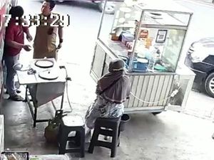Sanksi Menanti PNS Pesawaran yang Pukul-Seruduk Pedagang Martabak