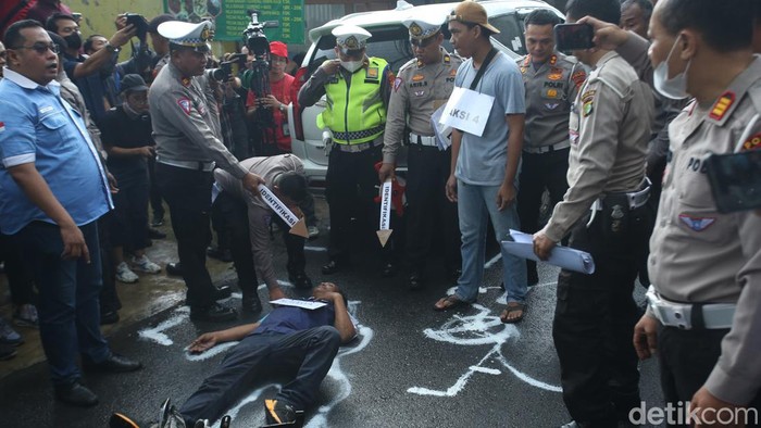 Terkini! Foto-foto Lengkap Rekonstruksi Kecelakaan Mahasiswa UI vs Purn Polisi Polda Metro Jaya menggelar rekonstruksi ulang kasus kecelakaan yang menewaskan mahasiswa UI, M Hasya Attalah Syahputra (18), pagi ini.