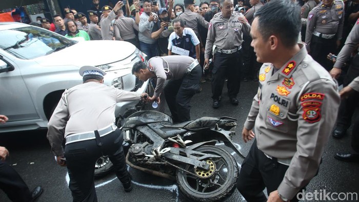 Polda Metro Jaya menggelar rekonstruksi ulang kasus kecelakaan yang menewaskan mahasiswa UI, M Hasya Attalah Syahputra (18), pagi ini.