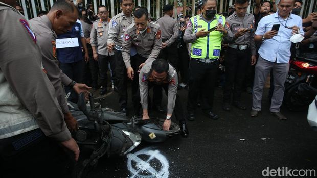 Polda Metro Jaya menggelar rekonstruksi ulang kasus kecelakaan yang menewaskan mahasiswa UI, M Hasya Attalah Syahputra (18), pagi ini.