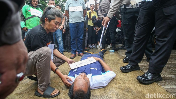 Polda Metro Jaya menggelar rekonstruksi ulang kasus kecelakaan yang menewaskan mahasiswa UI, M Hasya Attalah Syahputra (18), pagi ini.