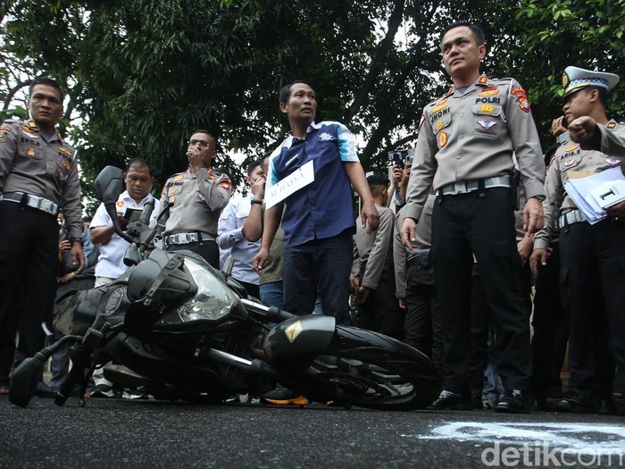 Polda Metro Jaya menggelar rekonstruksi ulang kasus kecelakaan yang menewaskan mahasiswa UI, M Hasya Attalah Syahputra (18), pagi ini.