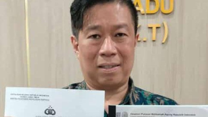 Thio Trio Susanto melaporkan Ketua DPD NasDem Surabaya dilaporkan ke polisi terkait penggunaan gelar akademik palsu