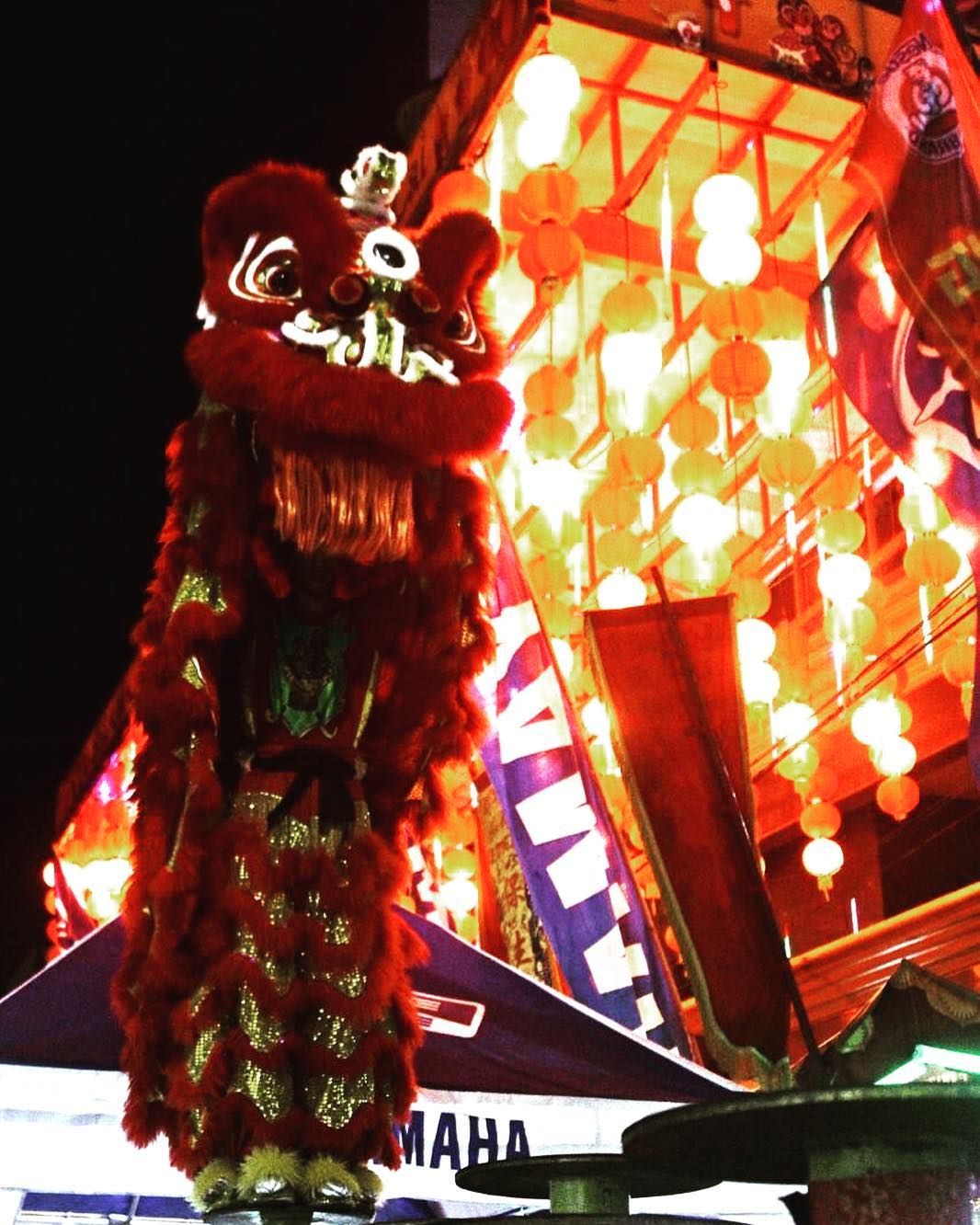 Tradisi perayaan Cap Go Meh di Indonesia.