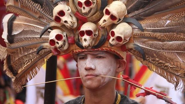 Tradisi perayaan Cap Go Meh di Indonesia.