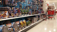 Perusahaan mainan asal Amerika Serikat, Hasbro Inc (HAS.O) akan lakukan pemutusan hubungan kerja (PHK) sebanyak 15% karyawan atau sekitar 1.000 karyawan secara global tahun ini. Rencananya, PHK ini akan mulai dilakukan dalam beberapa minggu ke depan. Hasbro menambahkan bahwa Presiden dan Chief Operating Officer Eric Nyman juga keluar dari perusahaan sebagai bagian dari perubahan struktur organisasi. (Emile Wamsteker/Getty Images)  