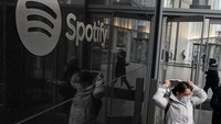 Spotify melakukan Pemutusan Hubungan Kerja (PHK) terhadap sejumlah karyawannya. PHK Spotify menambah deretan perusahaan teknologi yang melakukan PHK massal. Spotify melakukan Pemutusan Hubungan Kerja (PHK) terhadap sejumlah karyawannya. PHK Spotify menambah deretan perusahaan teknologi yang melakukan PHK massal. (Eduardo MunozAlvarez/Getty Images)  