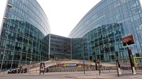Raksasa teknologi Microsoft memberhentikan 10.000 karyawan berdasarkan pengajuan sekuritas pada hari Rabu. Secara global, Microsoft memiliki 221.000 karyawan tetap dengan 122.000 di antaranya berbasis di AS. (Chesnot/Getty Images)  