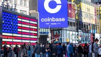 Awal Januari Pialang crypto, Coinbase, mengumumkan akan memangkas 950 orang. Langkah itu dilakukan hanya beberapa bulan setelah Coinbase memberhentikan 1.100 orang. (Michael Nagle/Getty Images)  