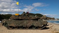 Lalu ada Tank K2 Black Panther punya Korea Selatan. Sejauh ini, tank tempur milik Korea Selatan bernama Black Panther menjadi salah satu yang terkuat sekaligus termahal, bahkan mengungguli tank kepunyaan Korea Utara dan China. (SeongJoon Cho/Getty Images)  