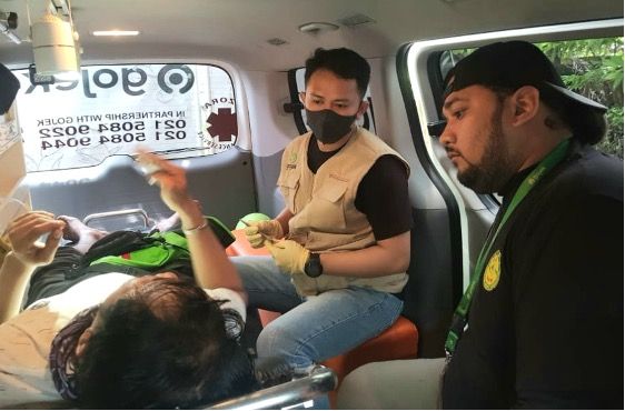 Layanan ambulans yang menjadi bagian dari Unit Reaksi Cepat (URC) Gojek yang siap sedia berikan pertolongan terhadap mitra dan masyarakat umum selama 24 jam