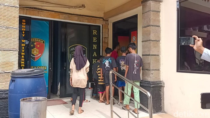 Anak korban pelecehan wanita kelainan seksual di Jambi melapor ke polisi.