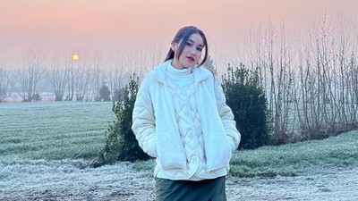 8 Gaya Ayu Ting Ting Liburan ke Italia Bareng Keluarga Besar, Bak Cewek Korea