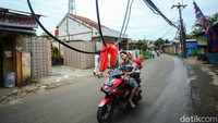 Kabel ini akan membahayakan pengendara yang melintas di jalan tersebut.