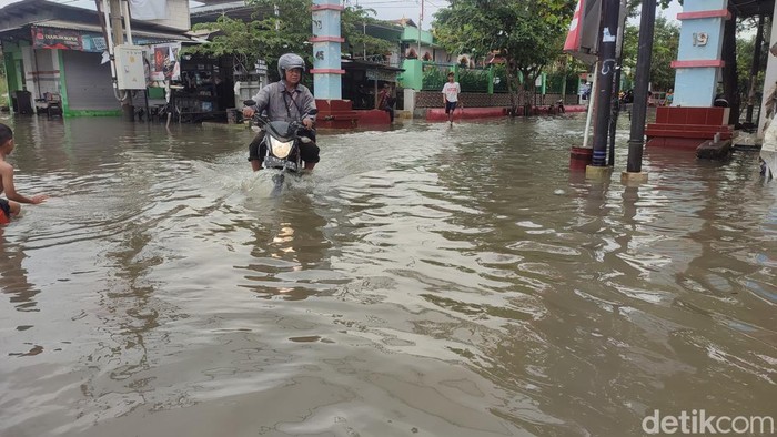 Banjir di kawasan Genuk, Semarang, Jumat (3/2/2023).