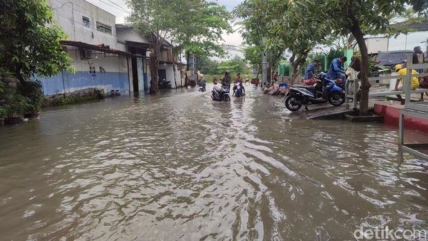 Banjir di kawasan Genuk, Semarang, Jumat (3/2/2023).