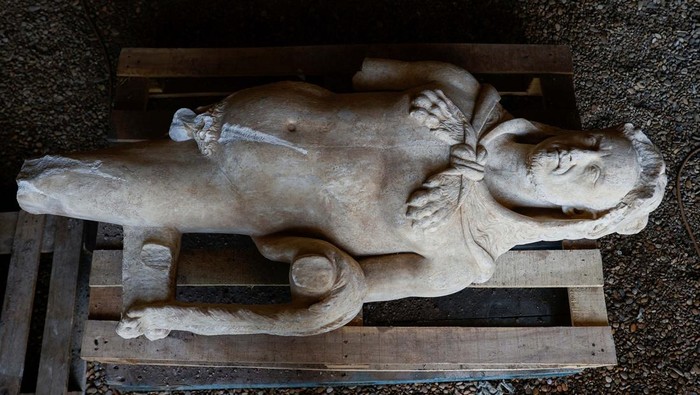 The feet belonging to a life-sized statue of a Roman emperor posing as the classical hero Hercules lie on a wooden pallet after they were discovered during sewer repair works near the old Appian Way, ancient Rome's first highway, in Rome, Italy, February 1, 2023. REUTERS/Guglielmo Mangiapane