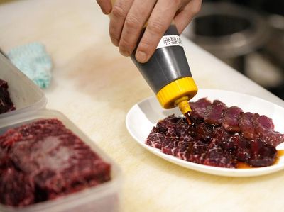 Berburu Sajian Daging Ikan Paus di Jepang, Mau Coba?